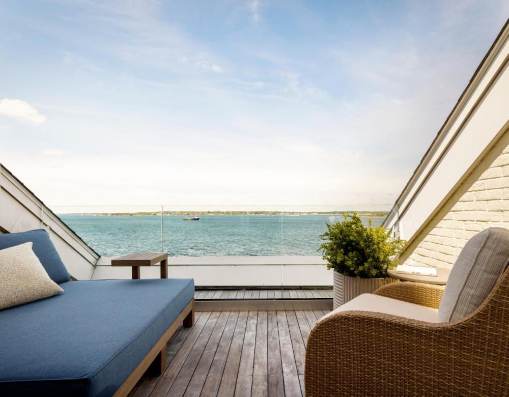 Waterview King Balcony - Photo 3