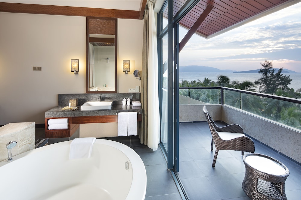 King Double Balcony Deluxe Ocean View Suite - Photo 7