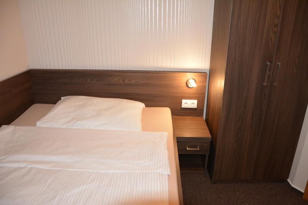 Basic Single Room photo 1