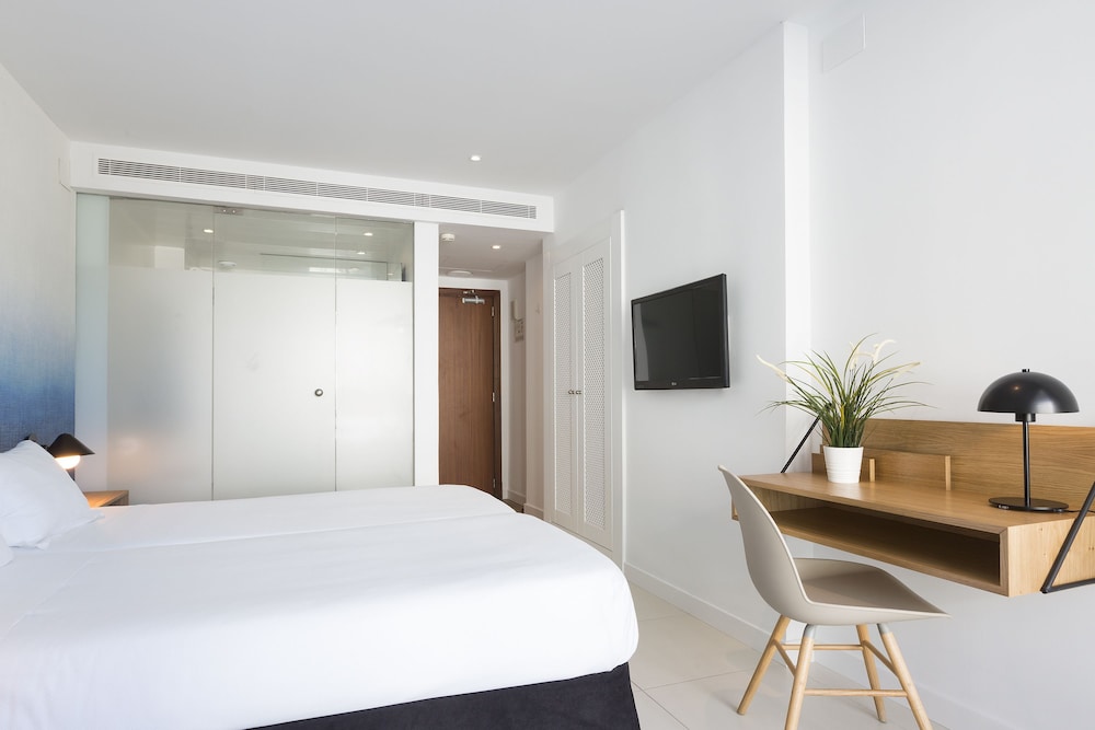 Double Room, Balcony, Partial Sea View - Photo 3