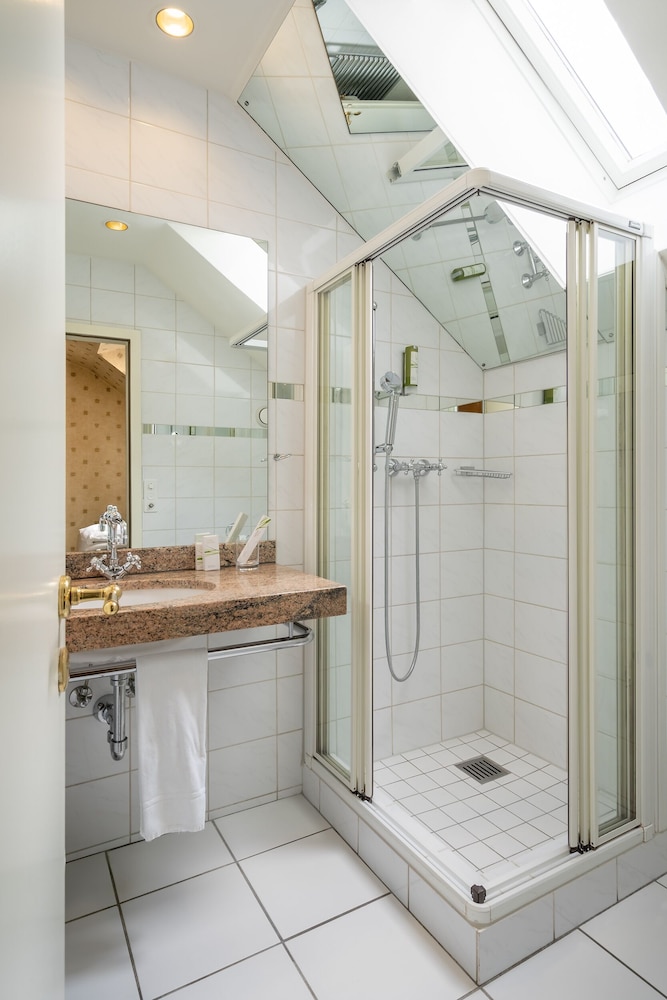 Basic Double or Twin Room