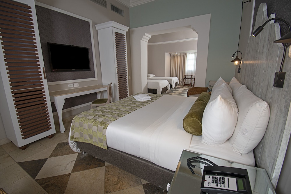 Family Room, Multiple Beds, Non Smoking - Photo 2