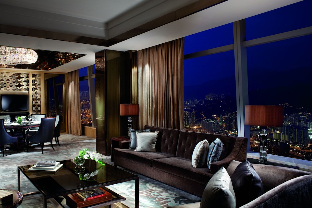 Carlton Suite, Club level, 1 Bedroom Suite, 1 King, Victoria Harbour View