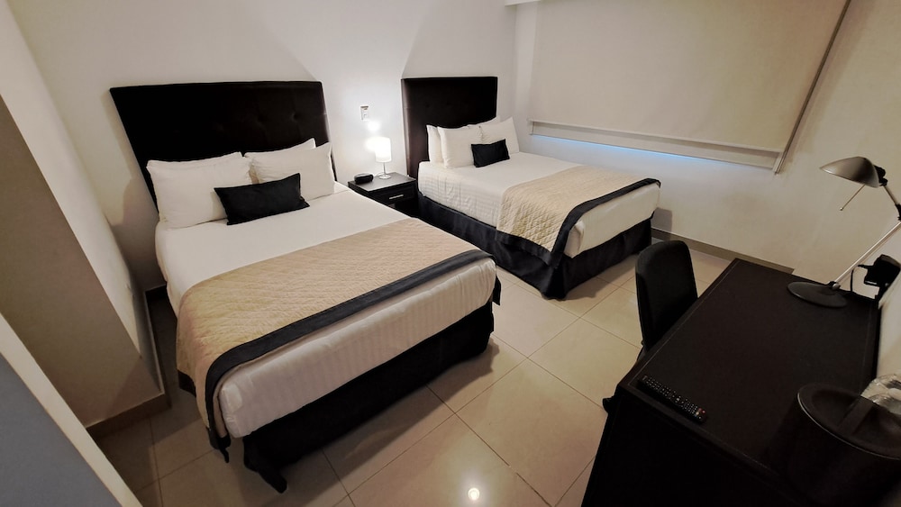 Standard Double Room, 2 Double Beds - Photo 8
