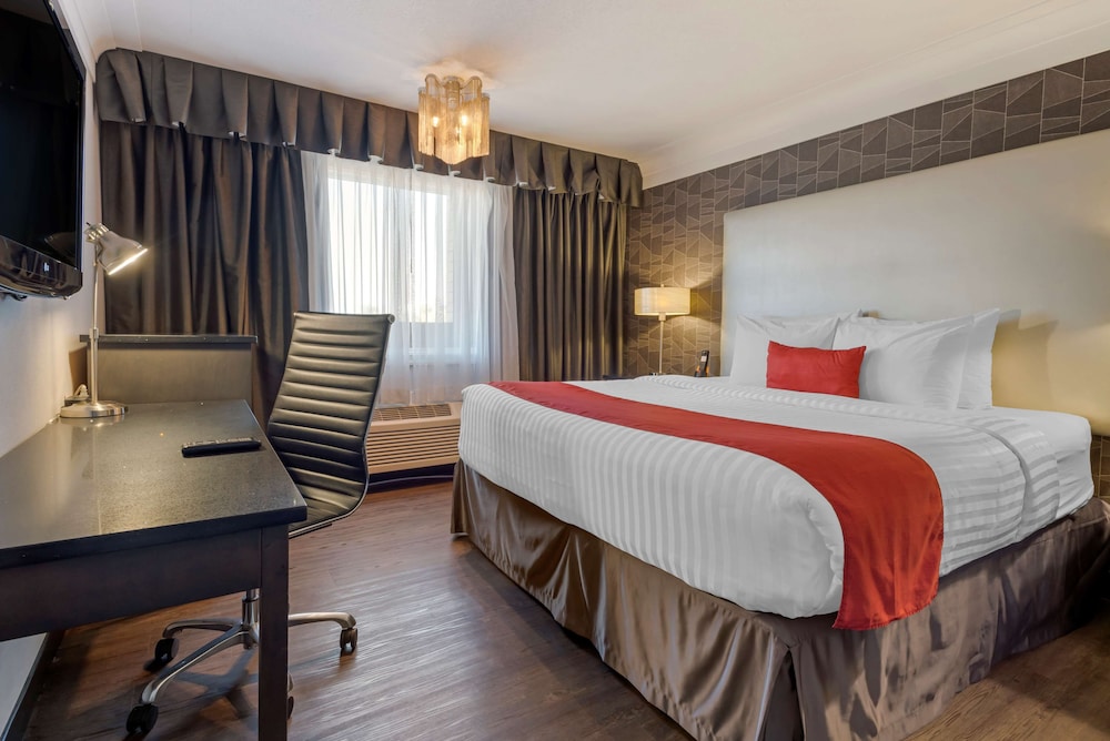 Suite, 1 King Bed, Non Smoking, Jetted Tub (Atrium) - Photo 5