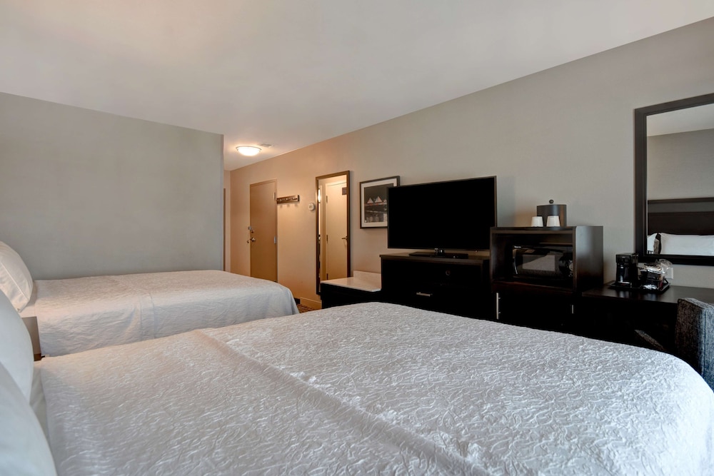 Two Queen Beds, Accessible photo 3
