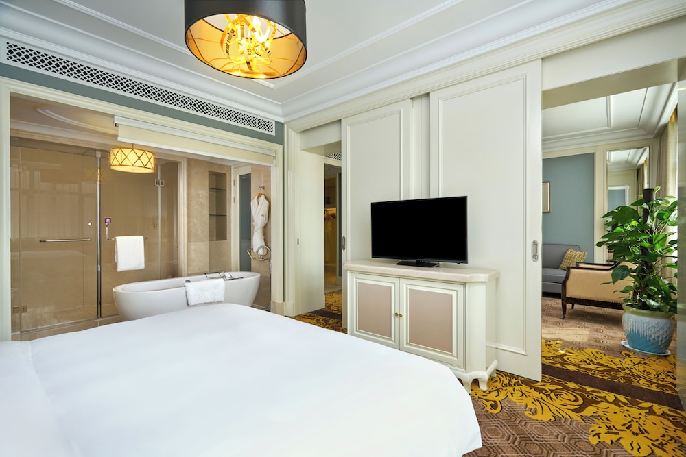 Suite, 1 Bedroom (Meeting Area) photo 3