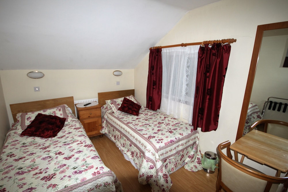 Twin Room, Ensuite photo 1