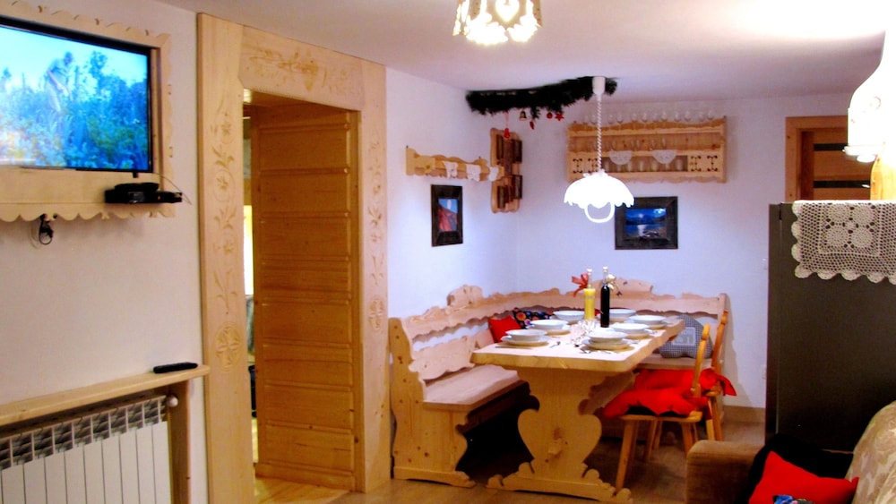 Chalet, 2 Bedrooms, Mountain View (Number 2) photo 2