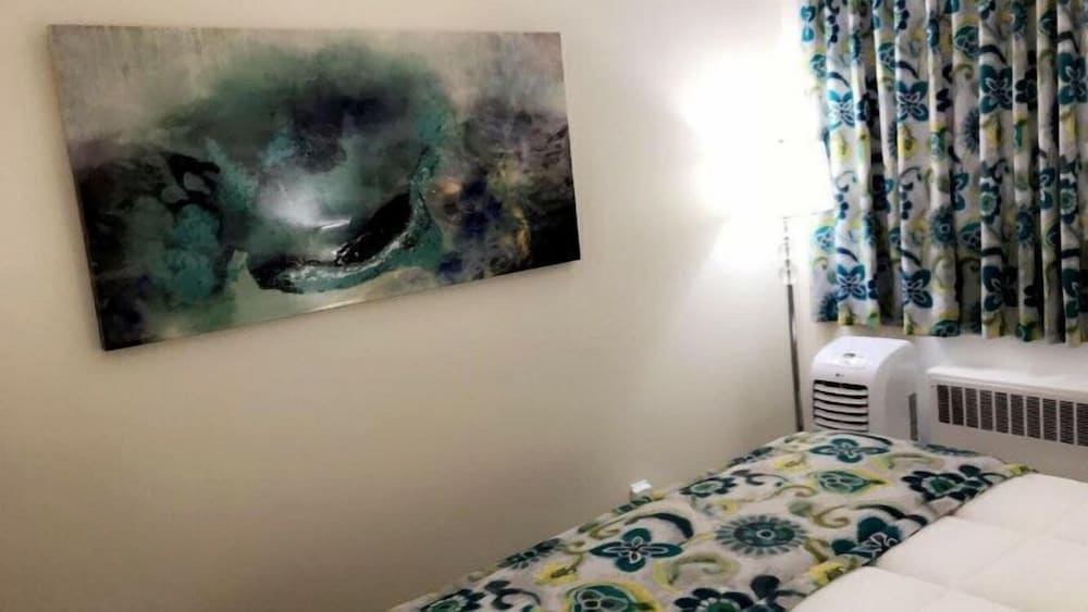 Standard Room, 1 Queen Bed - Photo 2