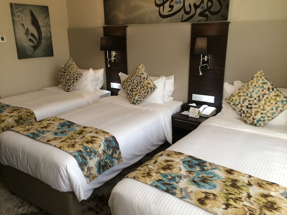 Standard Room, 3 Twin Beds photo 1