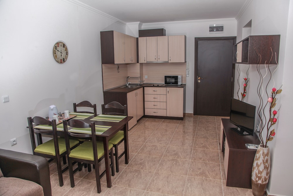 Studio, Balcony, Pool View (Kitchenette ) photo 3