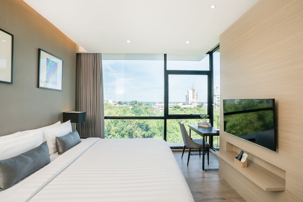 Grand Suite Room with Kitchenette - Photo 3