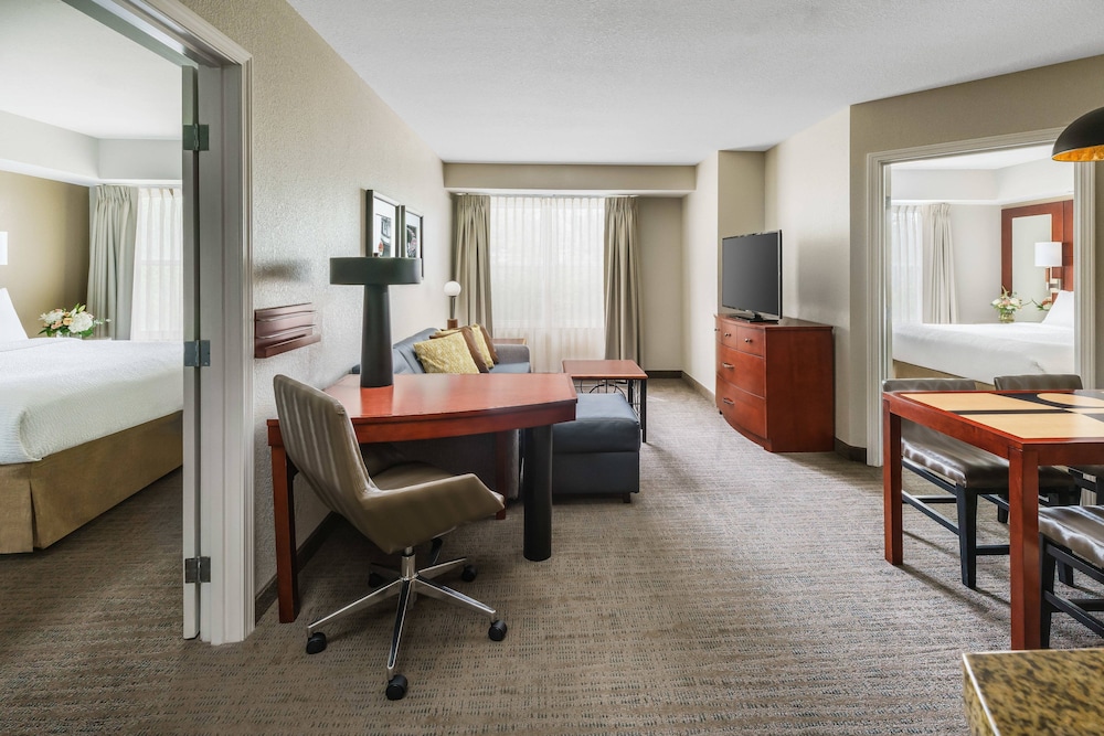 Suite, 2 Bedrooms - Photo 1