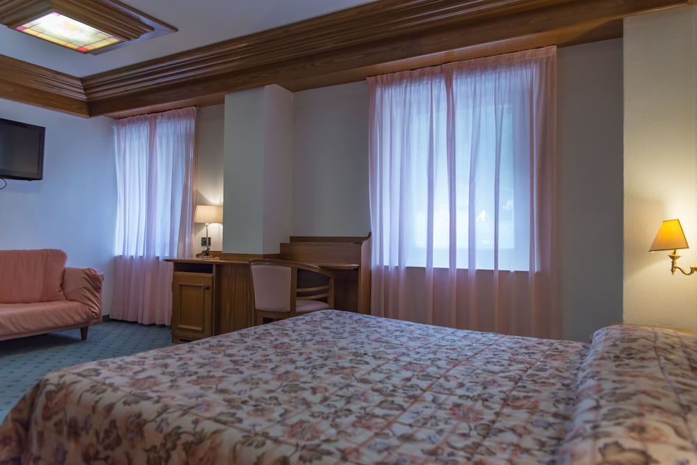 Superior Triple Room photo 2