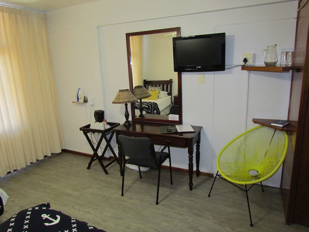 Triple Room, Multiple Beds photo 3