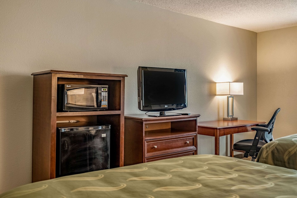 Standard Room, 2 Queen Beds, Non Smoking - Photo 5