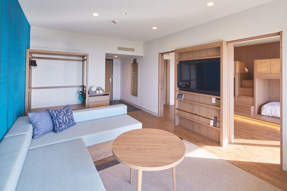 Family Room, Non Smoking, Ocean View, 5 People use photo 2