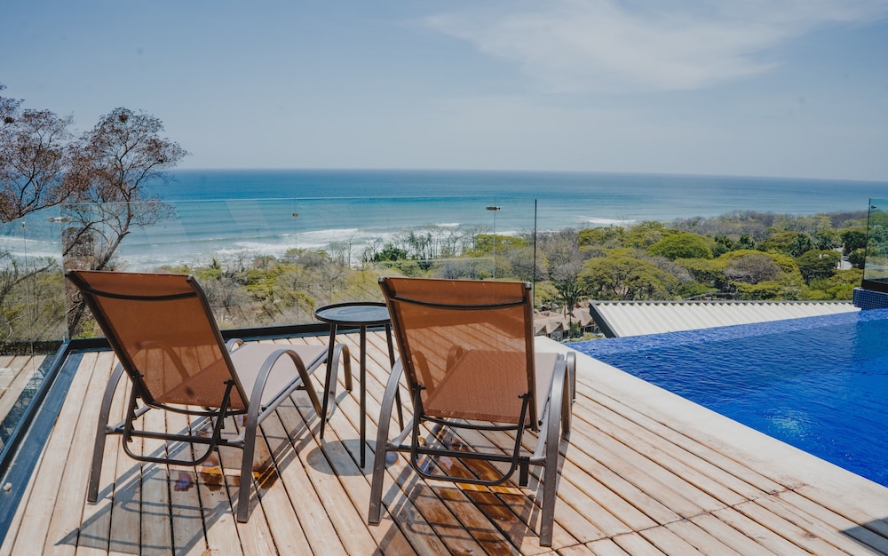 Luxury Villa photo 1