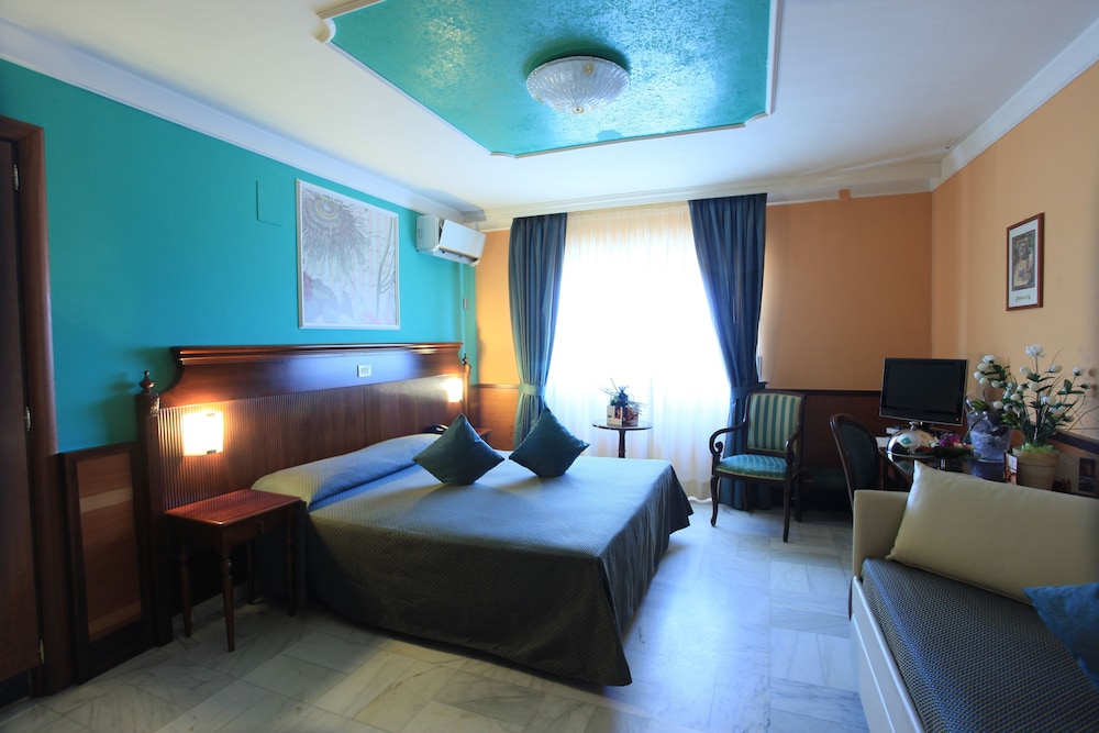 Economy Double or Twin Room - Photo 2