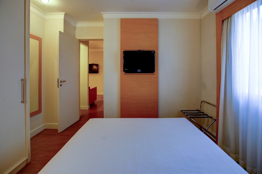 Available room thumbnail 6