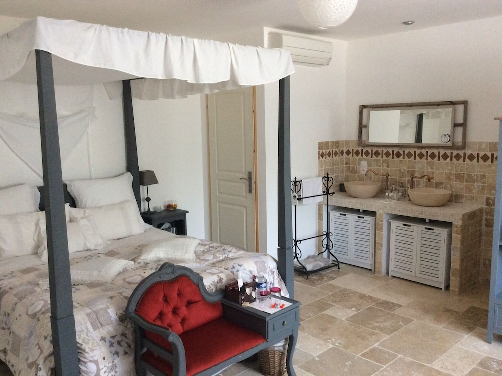 Romantic Triple Room, Ensuite, Park View