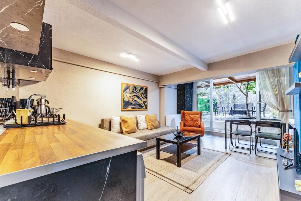 Apartment photo 1
