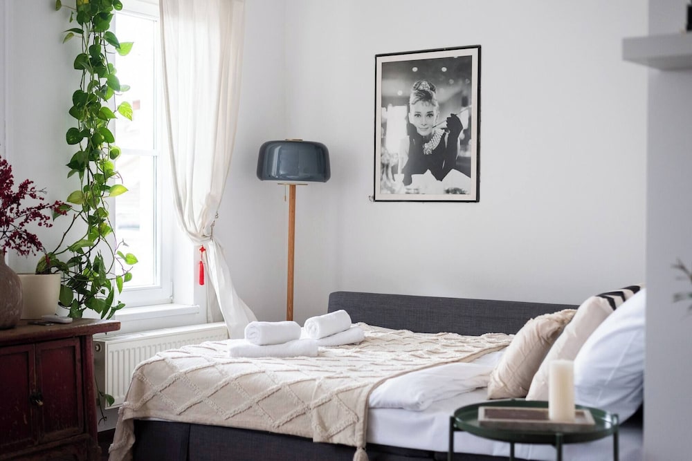 Apartment, 2 Bedrooms, Smoking, City View