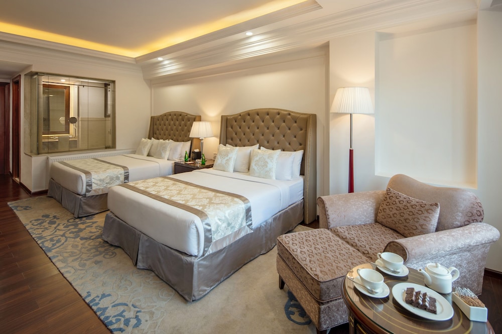 Classic Twin Room, 2 Queen Beds, Non Smoking photo 3