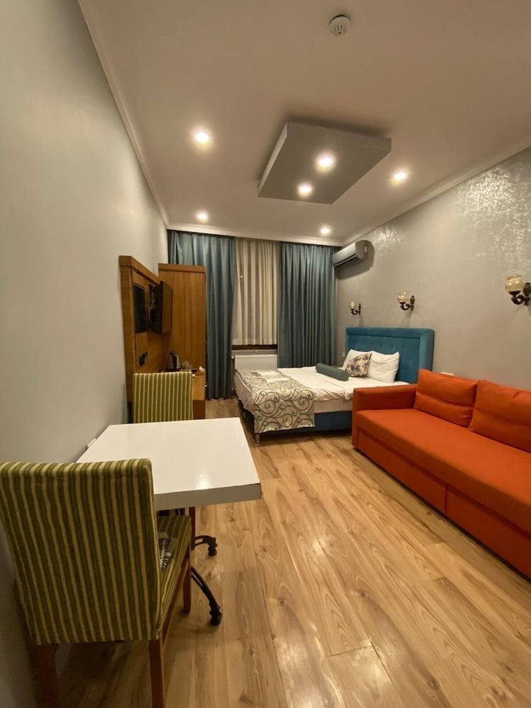 Deluxe Triple Room photo 2