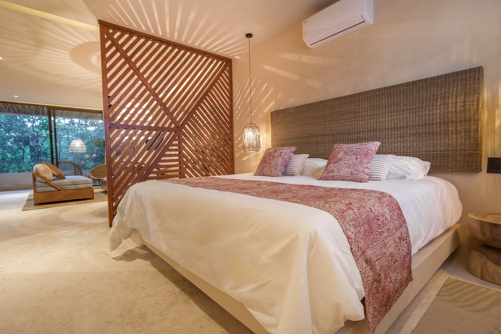 Deluxe Studio, 1 King Bed with Sofa bed, Terrace, Garden View - Photo 4
