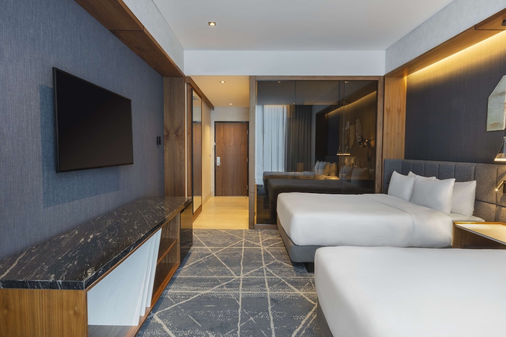 Club Room, 2 Queen Beds - Photo 3