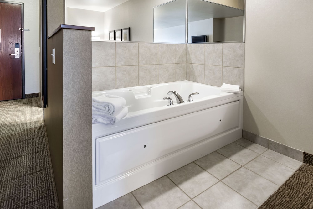 Suite, 1 King Bed with Sofa bed, Non Smoking, Hot Tub - Photo 11