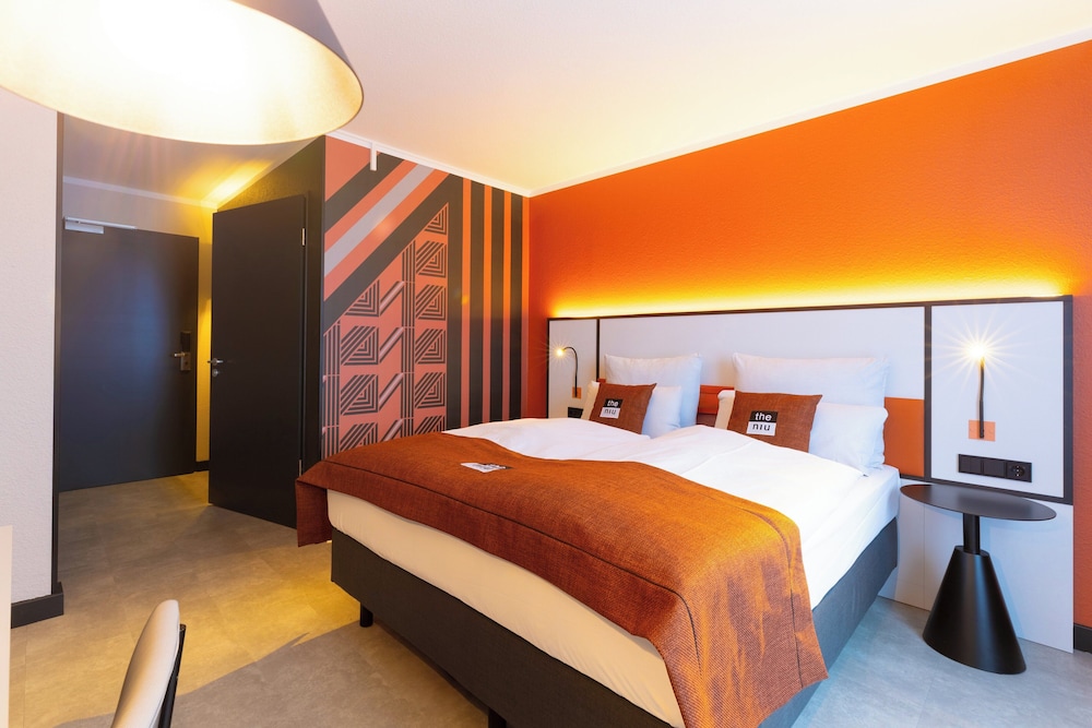 Standard Room, 1 Queen Bed, Accessible - Photo 13