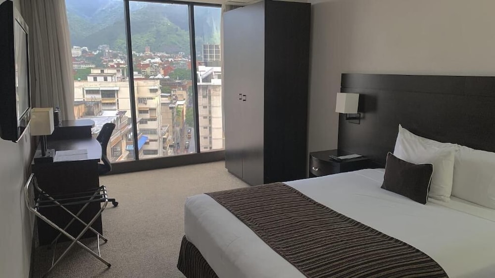 Junior Room, City View