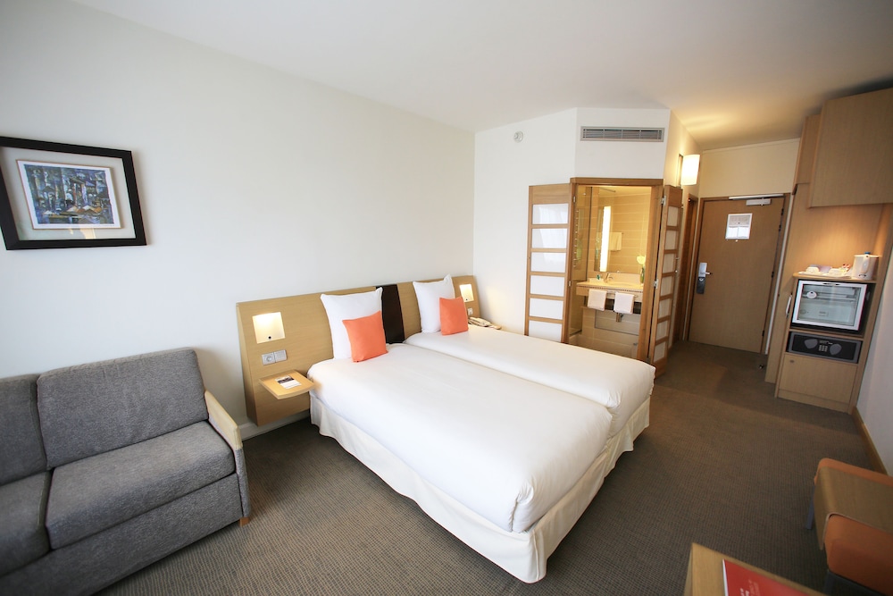 Standard Twin Room, Multiple Beds - Photo 3