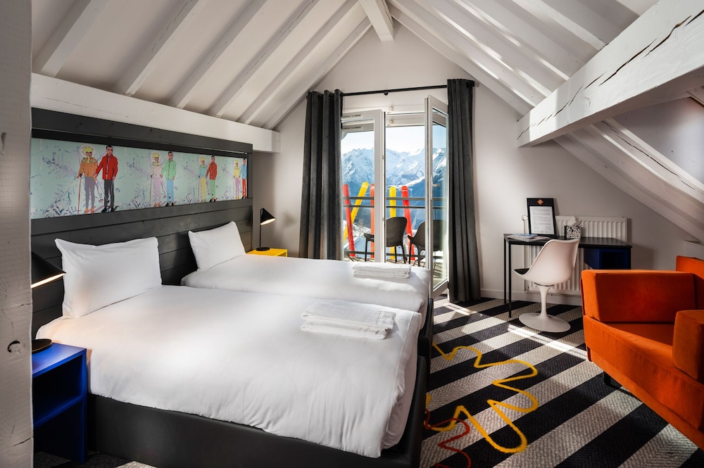 Suite - Photo 1