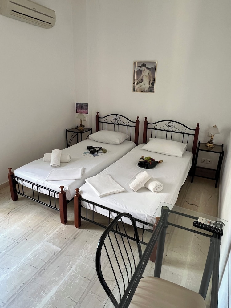 Standard Studio, 2 Twin Beds, City View