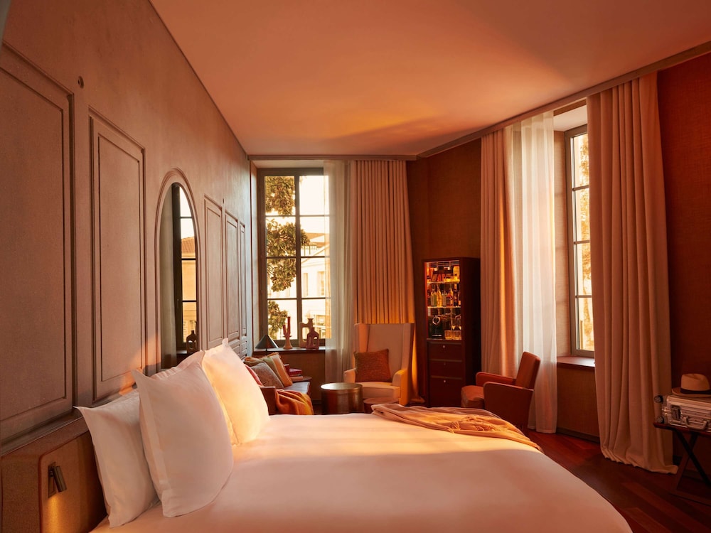 Junior Suite, 1 King Bed - Photo 5