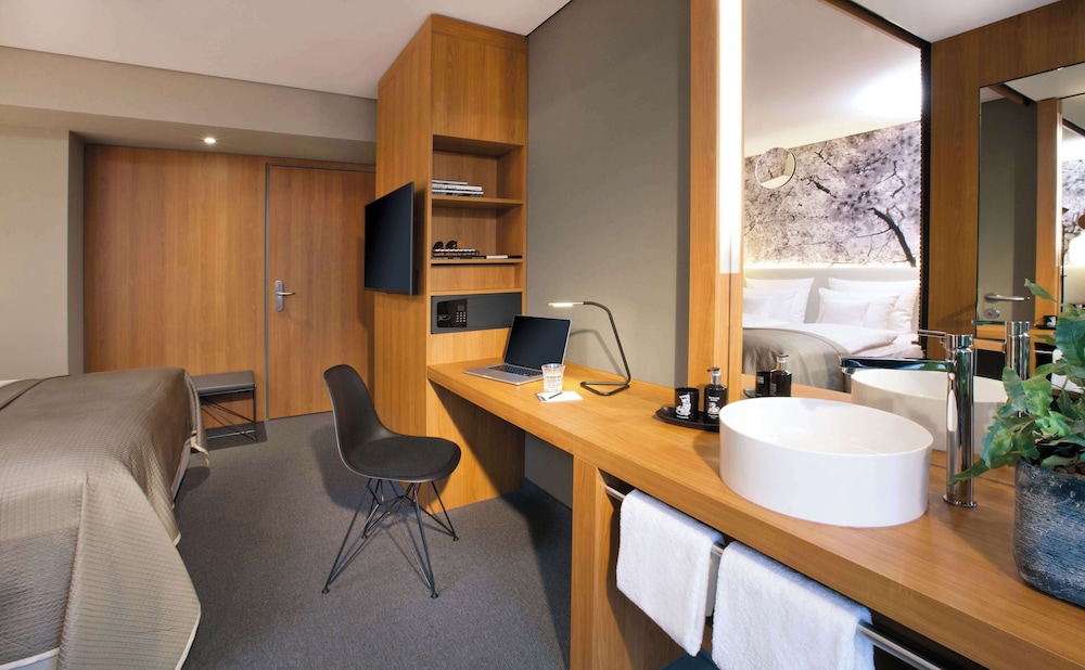 Room, 1 King Bed, Courtyard View