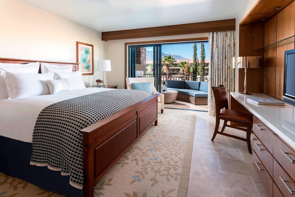 Two Bedroom Vista Suite, Club Lounge Access photo 2