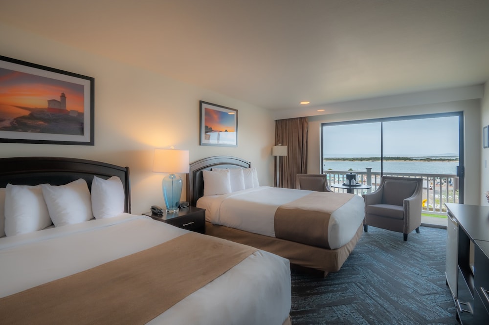 Standard Room, 2 Queen Beds (East Two Queen - Non-Pet) - Photo 3