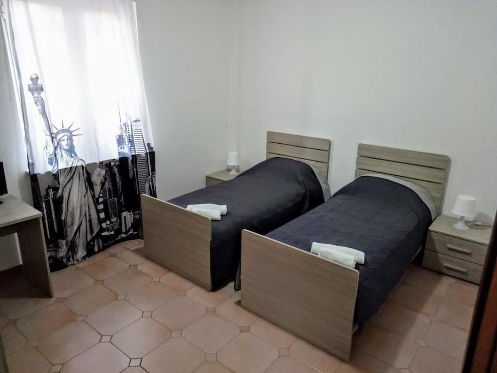 Basic Room, Shared Bathroom