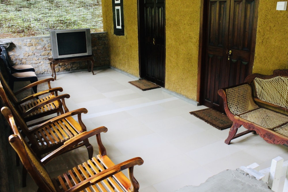 Family Room, Non Smoking, Lake View photo 2