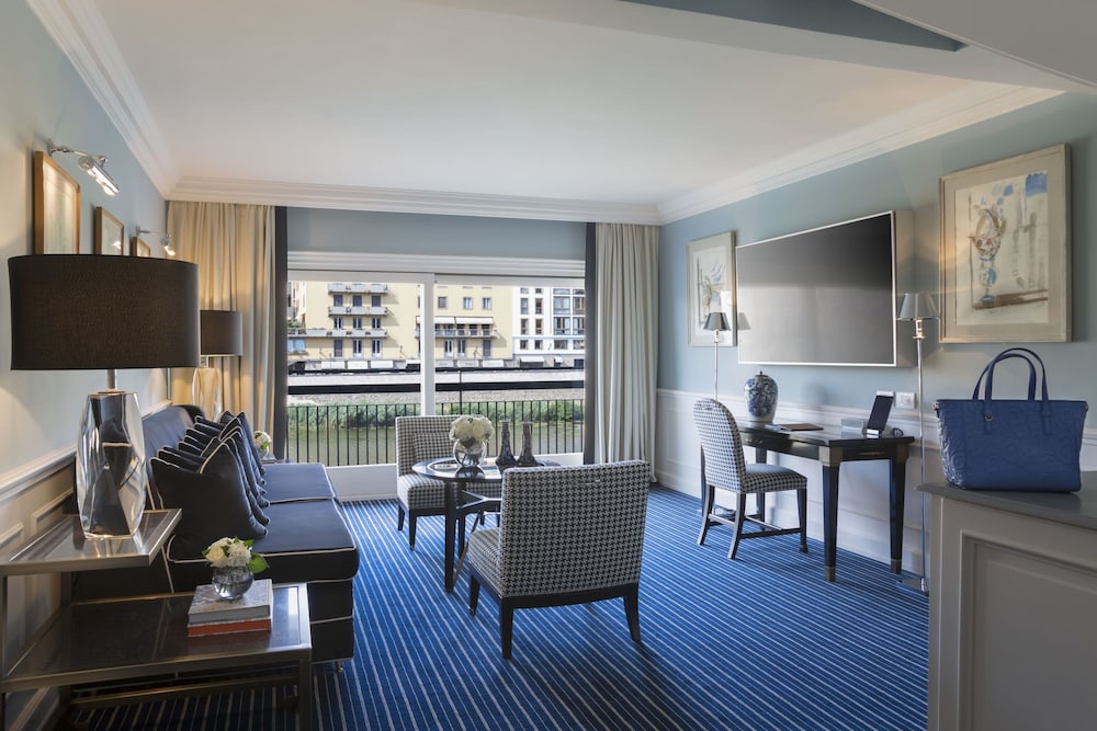 Signature Suite (Non Smoking) thumbnail 6