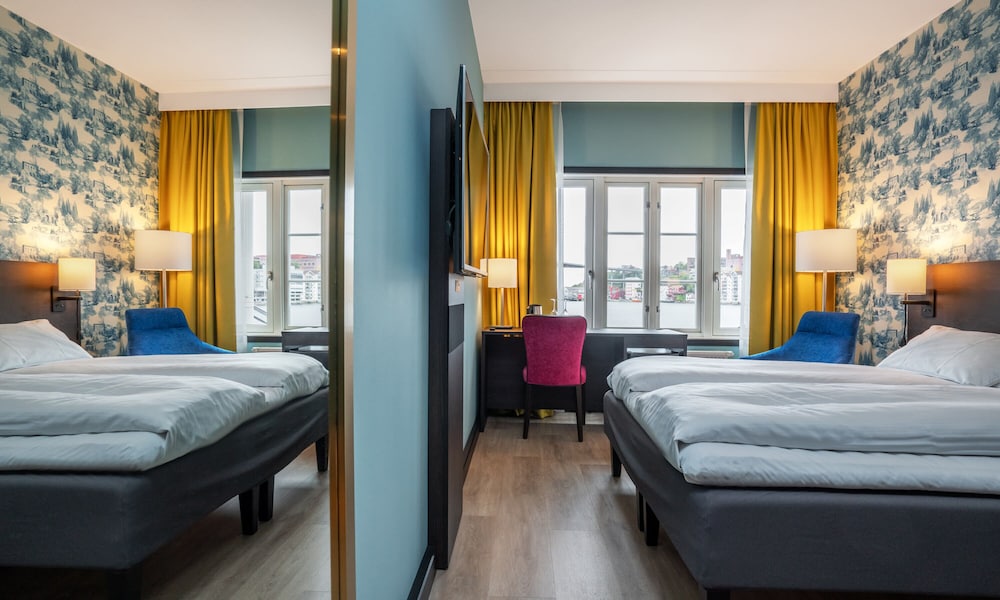 Standard Room, 1 Queen Bed, Non Smoking - Photo 2