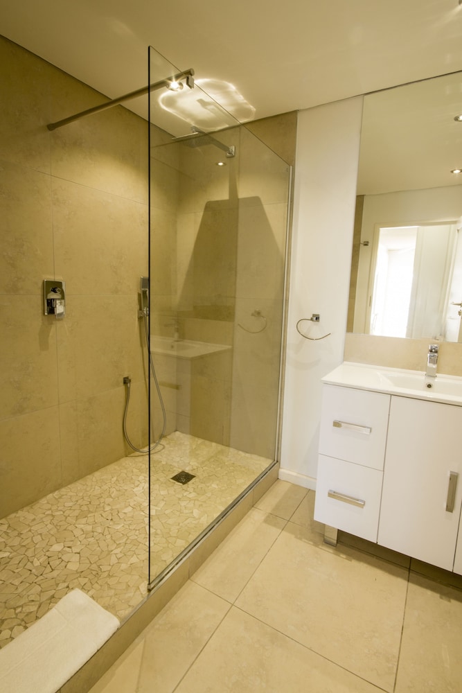 Self Catering Apartment - Middle Fl photo 3