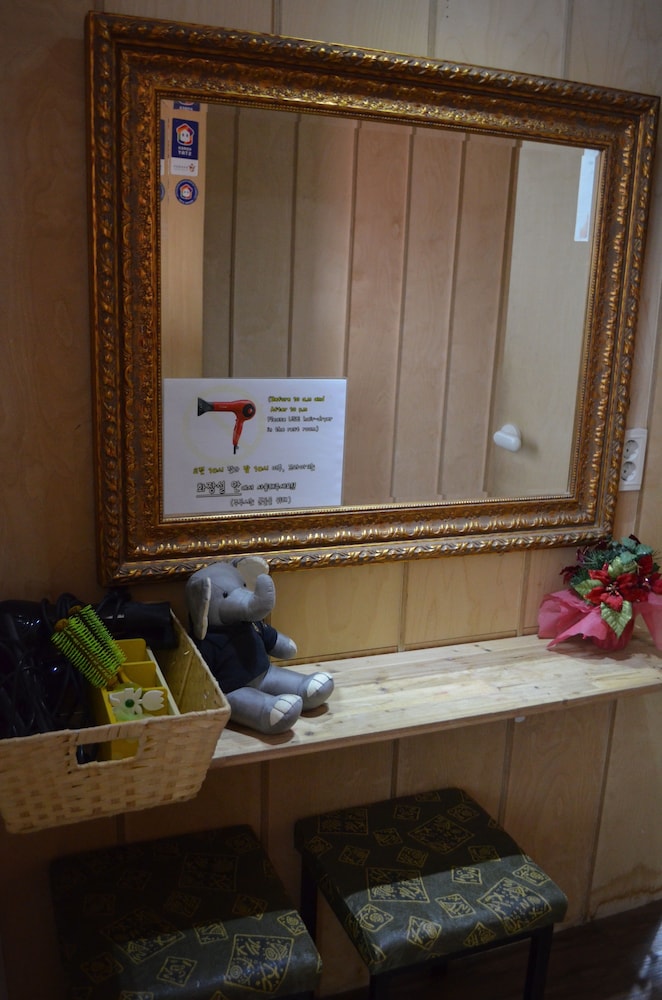 Shared Dormitory, Women only (4 Persons, Foreigners Only) photo 2