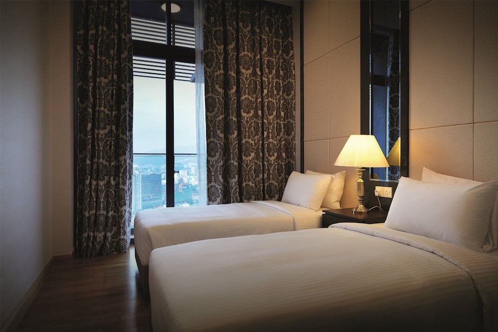 Two Bedroom Premier Queen + Twin @ Residences photo 2