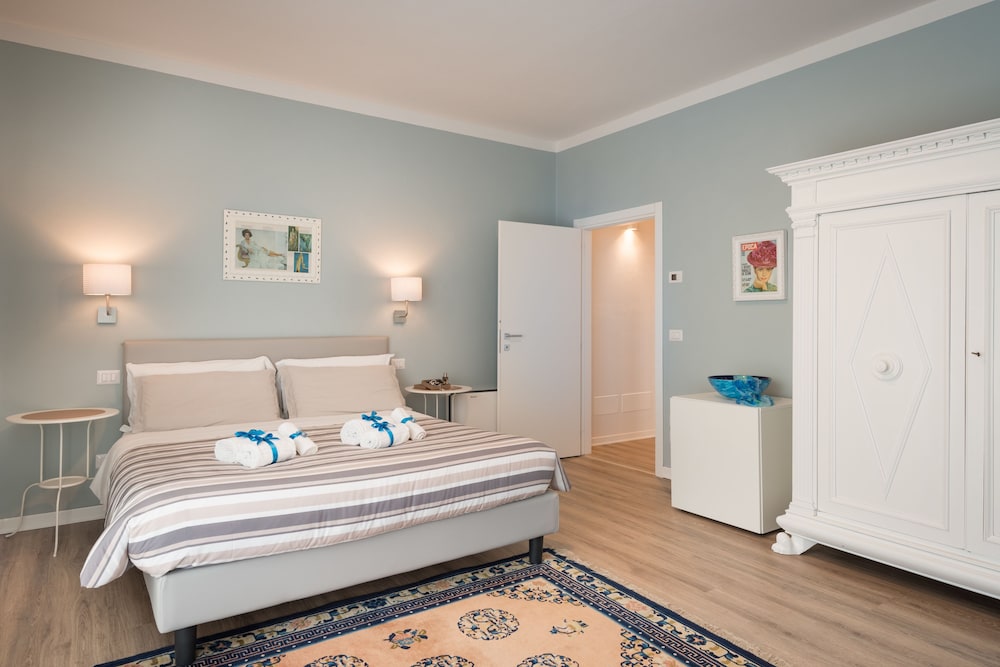 Deluxe Room, Balcony